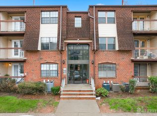 1610 Green Hollow Dr, Iselin, NJ 08830