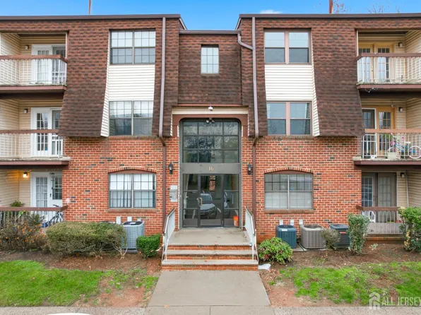 1610 Green Hollow Dr, Iselin, NJ 08830