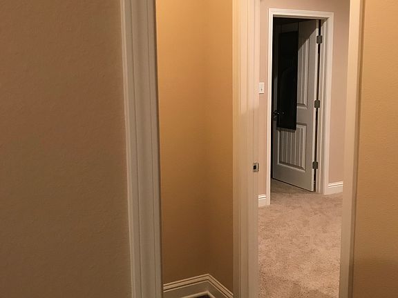 4th image of 934 Old Towne St