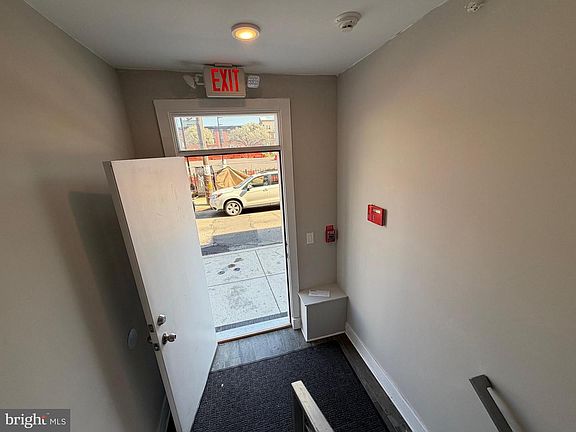 4th image of 1636 Cambridge St