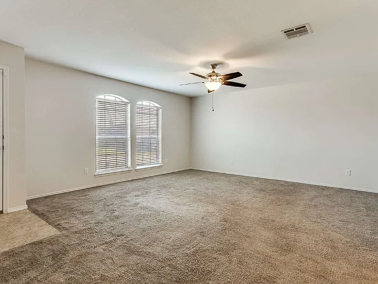9224 Marilyn Dr — Photo 2