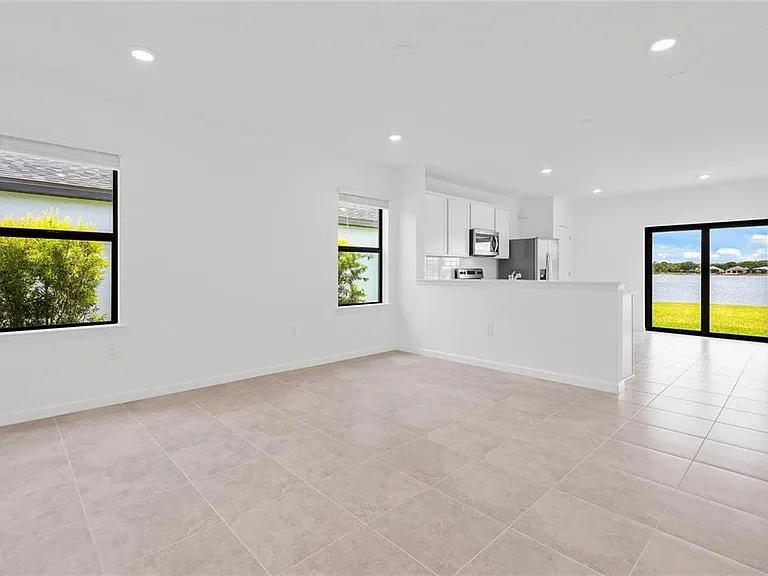 6560 Silverstar Dr — Photo 5