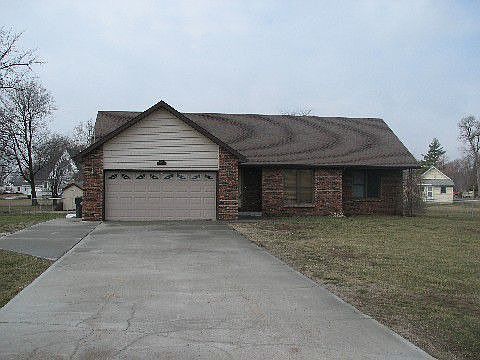 1st image of 940 Poplar St
