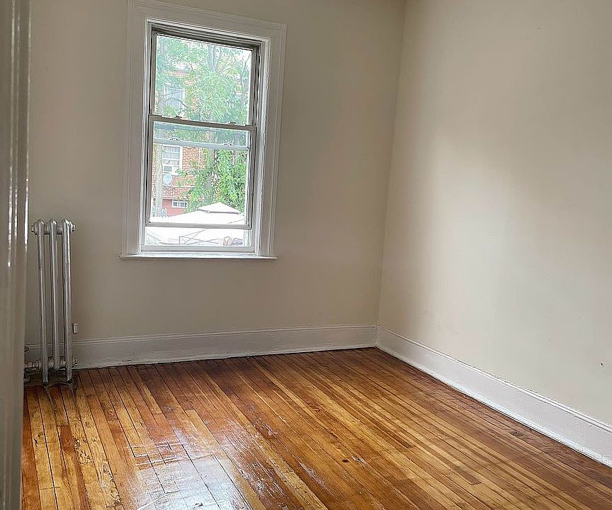 2nd image of 935 E 104th St Floor 1