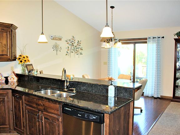 4th image of 832 Newfoundland Dr