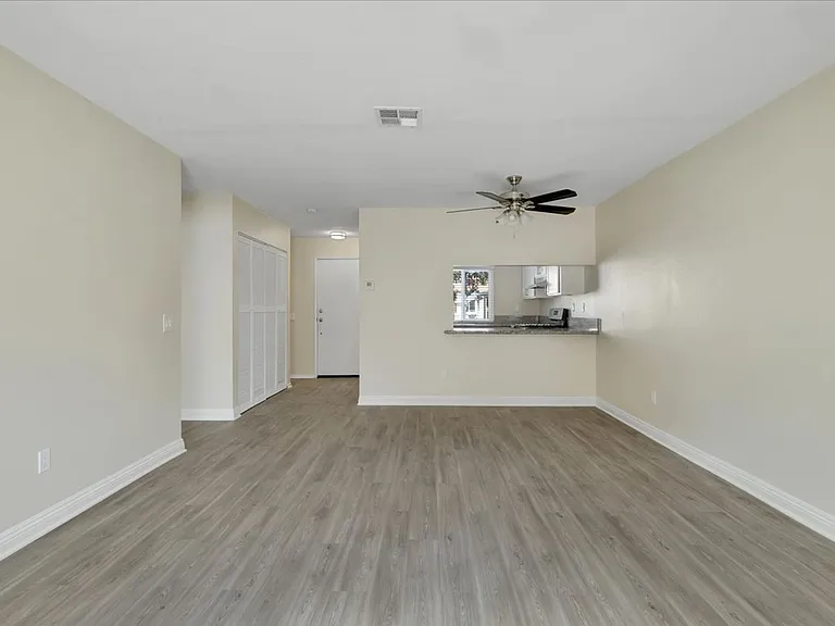 Concord Villas Patio Homes - Riverside, CA — Photo 43