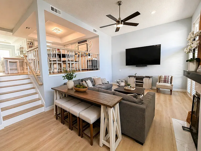 1103 Sheila Ct — Photo 2