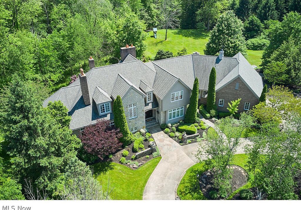 1085 Top Of The Hill Rd, Akron, OH 44333 | Zillow