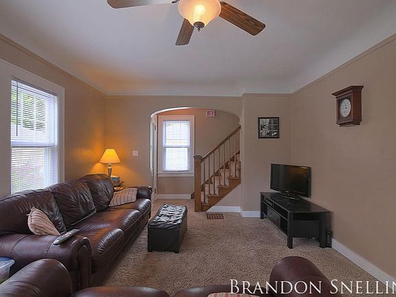 3rd image of 1023 Beechwood St NE Unit Ne