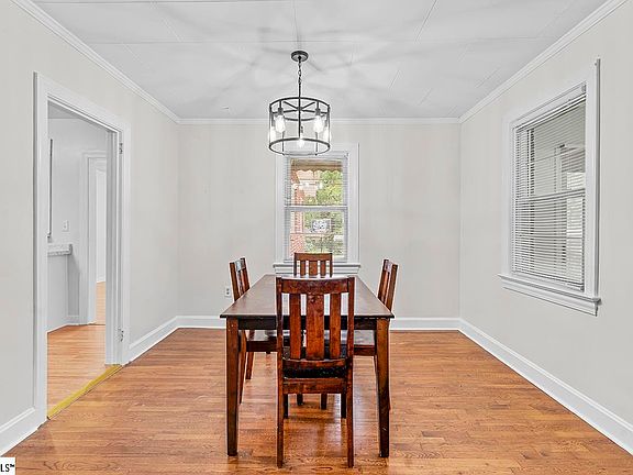 5th image of 606 Cedar St