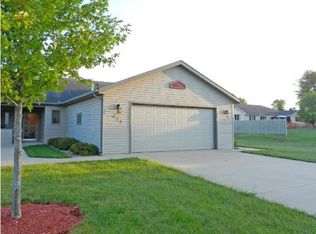 628 Sandy Ct, Wanamingo, MN 55983