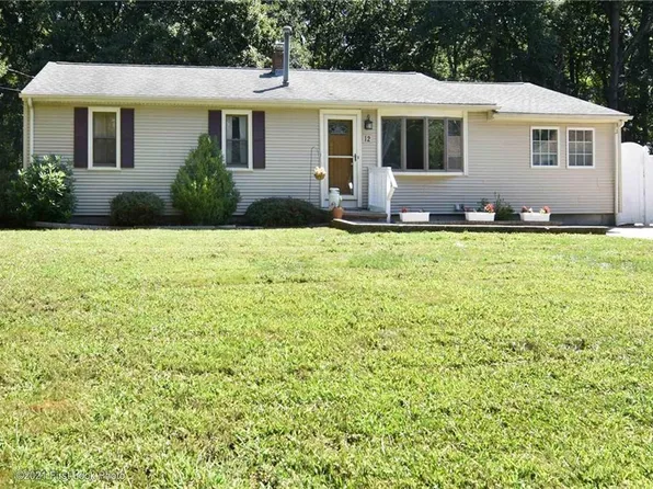 12 White Rock Rd, Coventry, RI 02816
