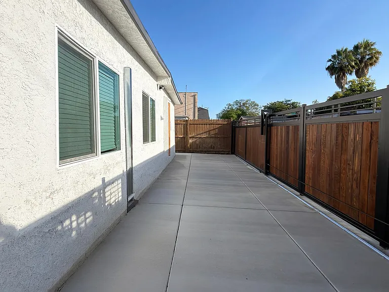 2123 Martin Luther King Jr Ave — Photo 11