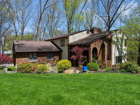 279 Edlys Ln, North Brunswick, NJ 08902