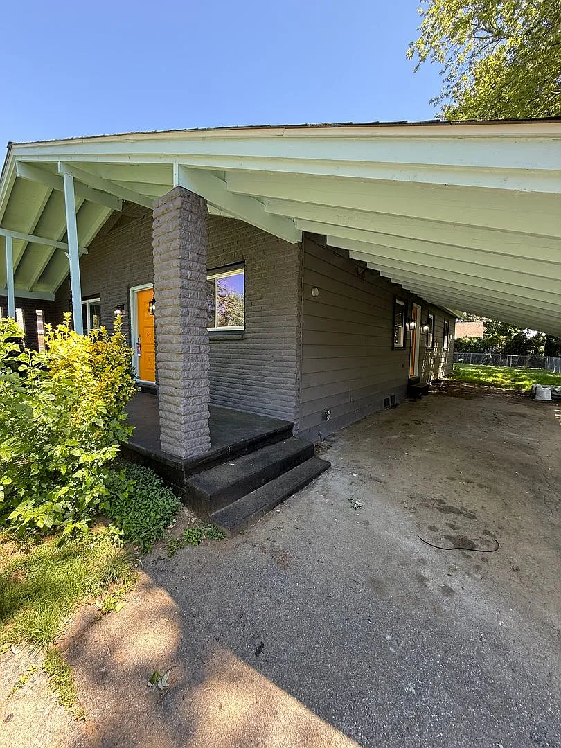 135 Grandview Ave- Ultimate Retro Luxury on Grandview Avenue Body: — Photo 2