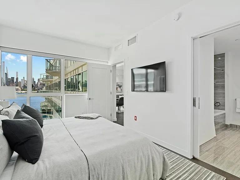 800 Avenue At Port Imperial #914 — Photo 23