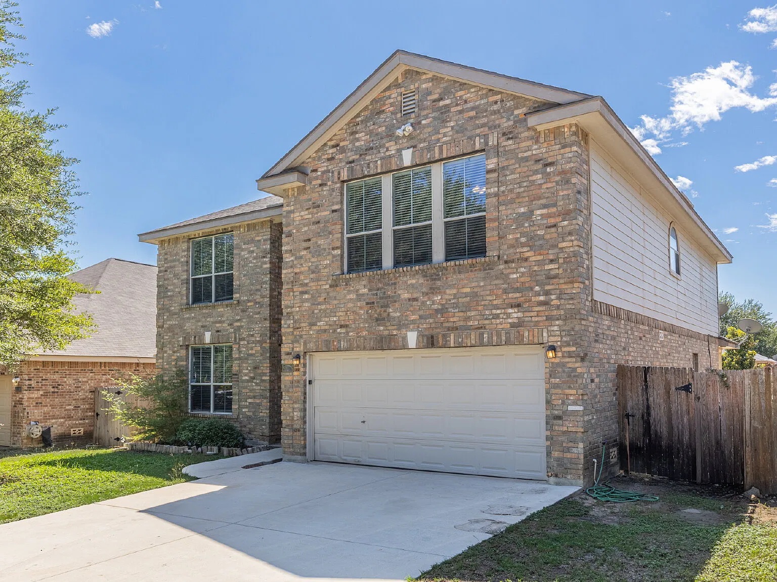 5 bed, 3.0 bath, 3041 sqft, $2,650 — Photo 2