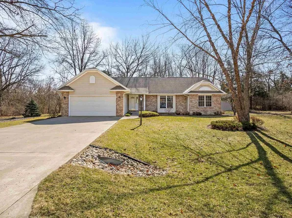 302 Platte Dr, Dixon, IL 61021