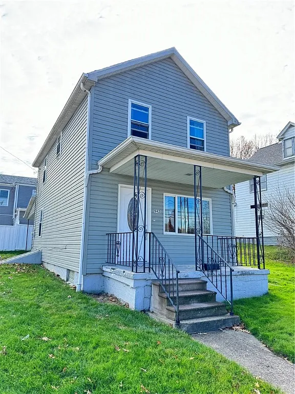 942 Henry St photo 1