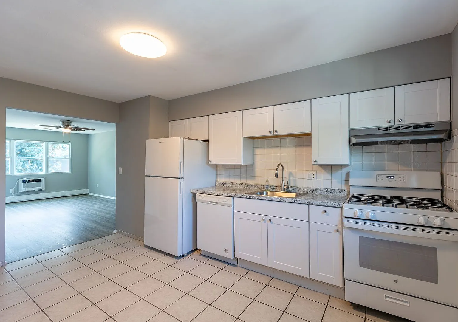 15 Saint John's Place — Photo 2
