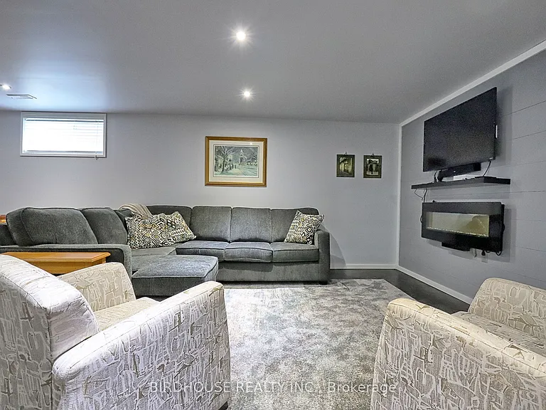 21 Ellis Cres — Photo 21