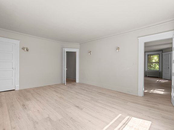 5th image of 908 Main St #2