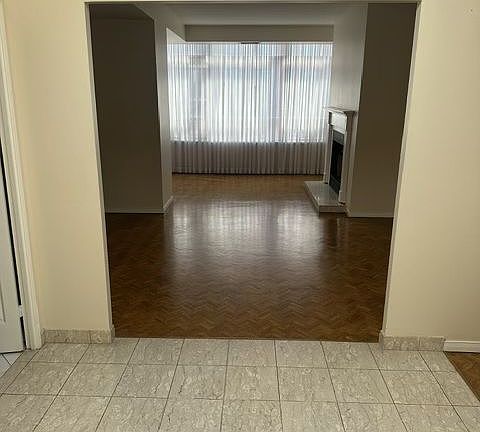 3rd image of 18 Lower Village Gate #Penthouse 4