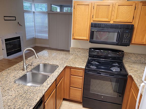 4th image of 1765 Parkview Green Cir