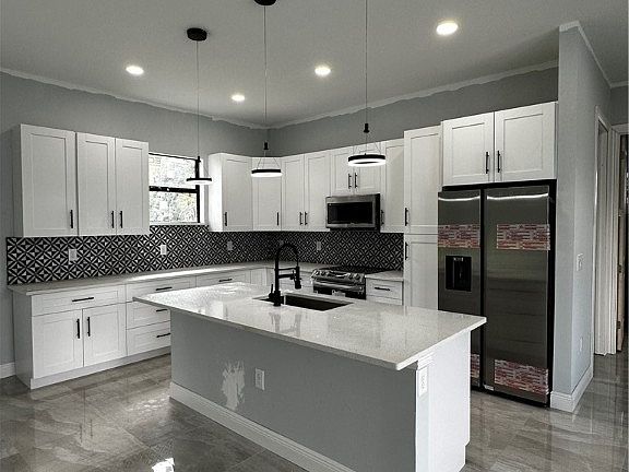 5th image of 850 Nimitz Blvd
