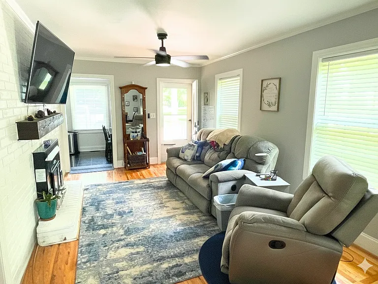 1429 Lyon Ct — Photo 4