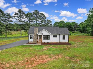 456 Rainbow Cir, Clover, SC 29710