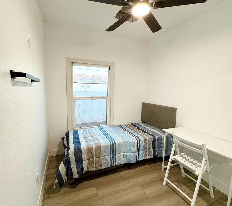 1845 E Monroe St #3
