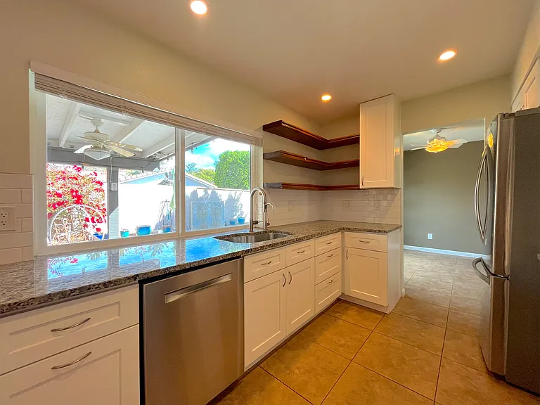 970 E Lobster Trap Ln — Photo 5
