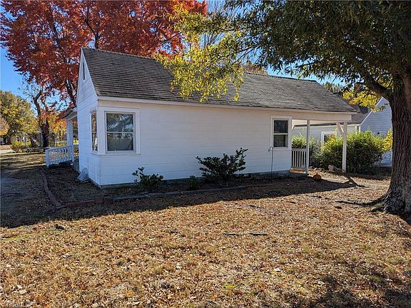 3rd image of 513 Memorial Park Dr