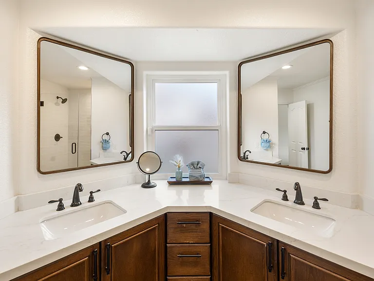 Master Suite Bathroom
