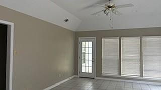 5th image of 809 Schaub Ave