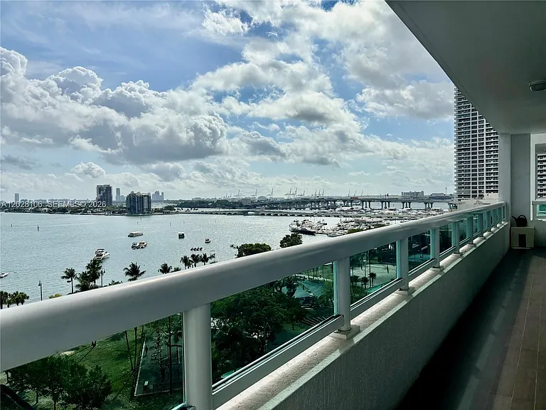 1800 N Bayshore Dr #905 — Photo 11