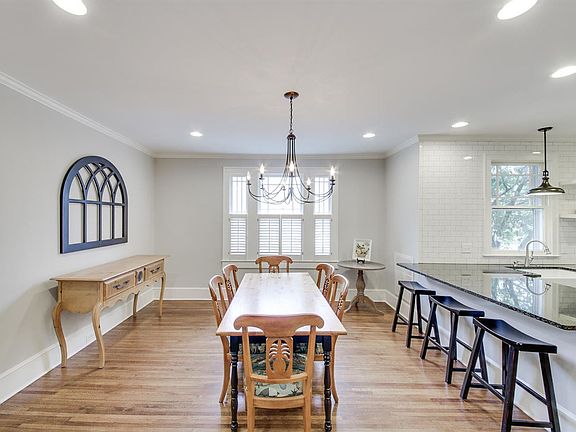 3rd image of 211 Connecticut Ave