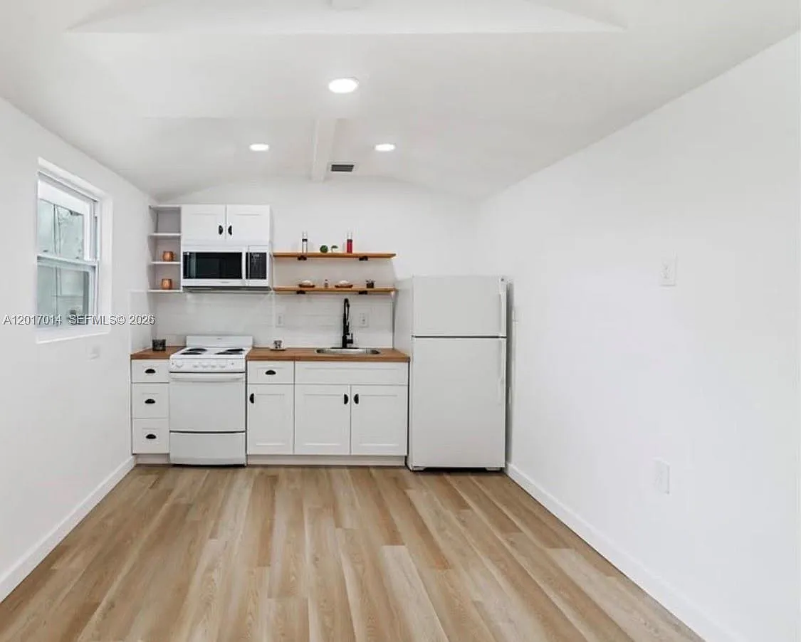Stephen Manor — Photo 2
