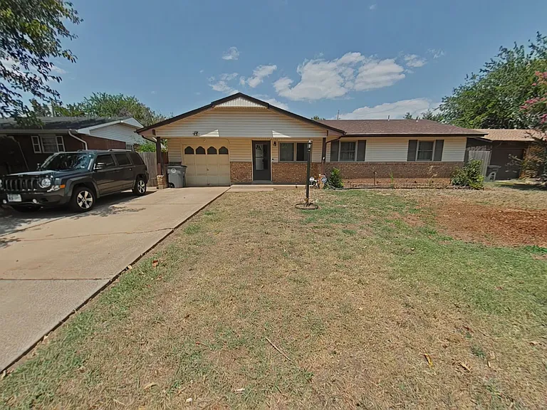 3808 SE Dorchester Dr — Photo 1
