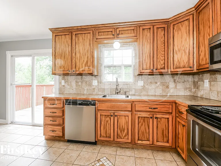 1903 Karlton Way — Photo 7