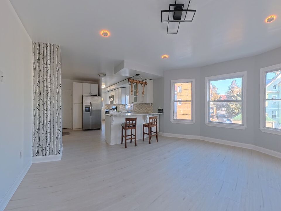 1st image of 75 Richardson St Floor 2