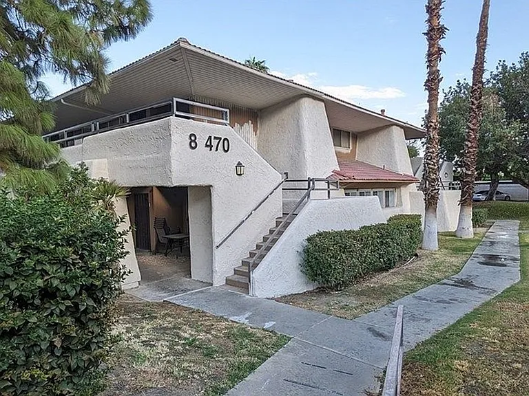 470 N Villa Ct #213 — Photo 2