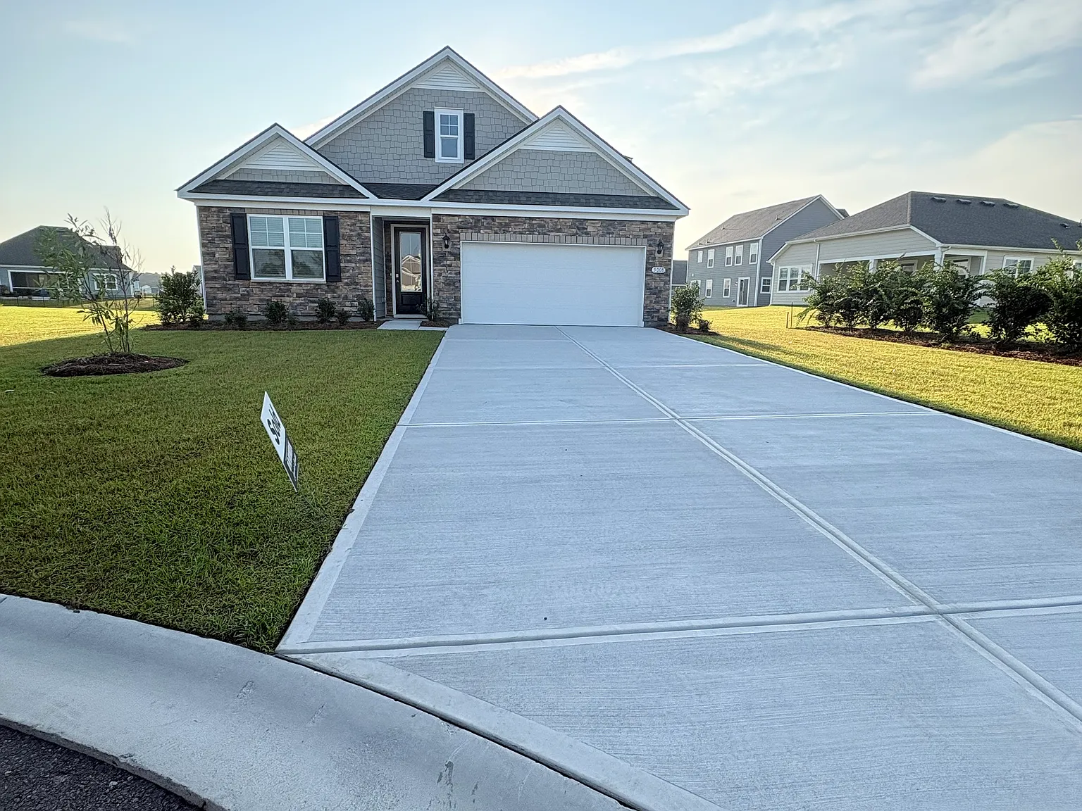 4 bed, 2671 sqft, $2,950 — Photo 2