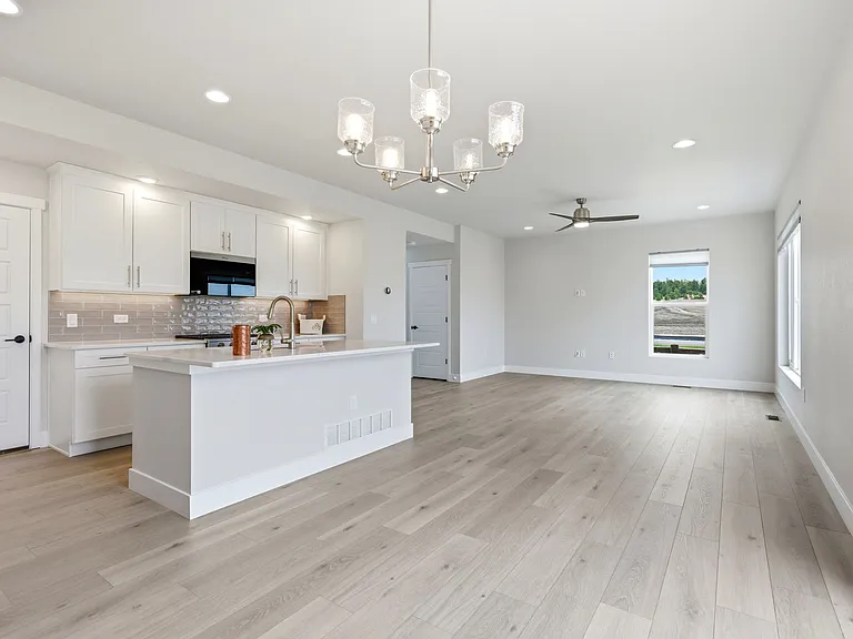 7389 Knapp Dr — Photo 15