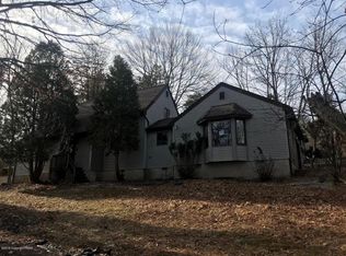 128 Kittatinny Dr, Bushkill, PA 18324