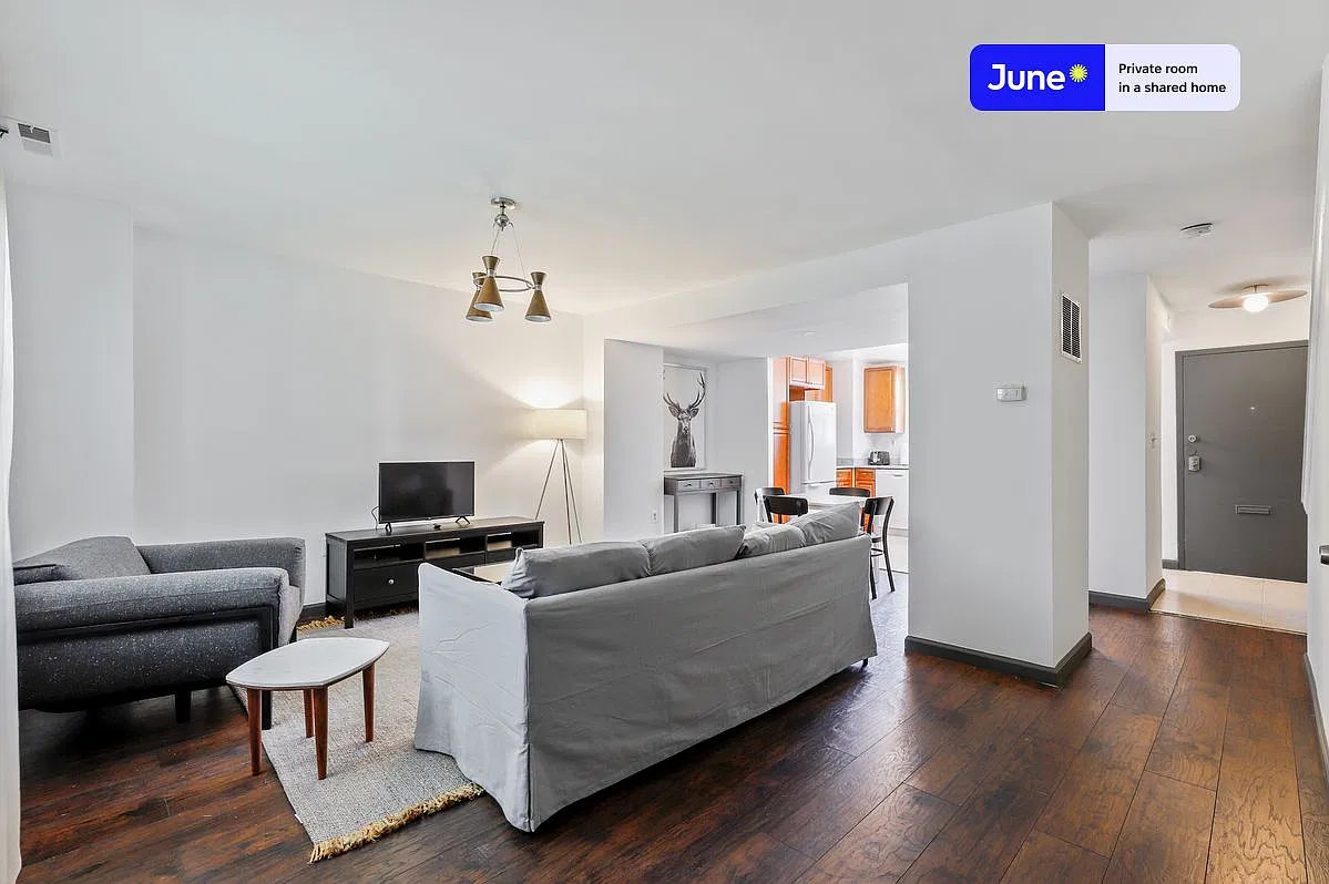 1107 1/2 M St NW — Photo 3
