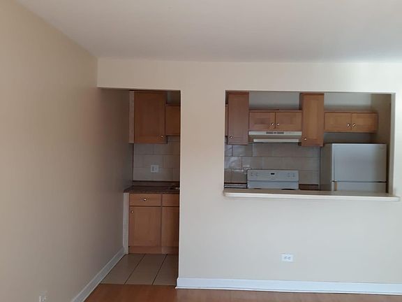 5th image of 1808 N Green Ln S APT 2B