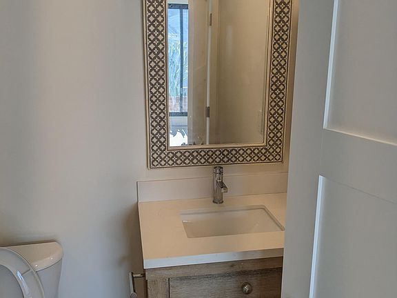 4th image of 514 Blossom Ln
