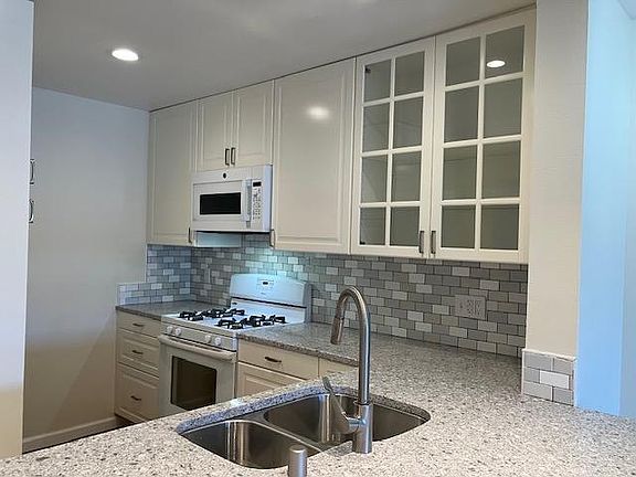 4th image of 637 Larkspur Plaza Dr